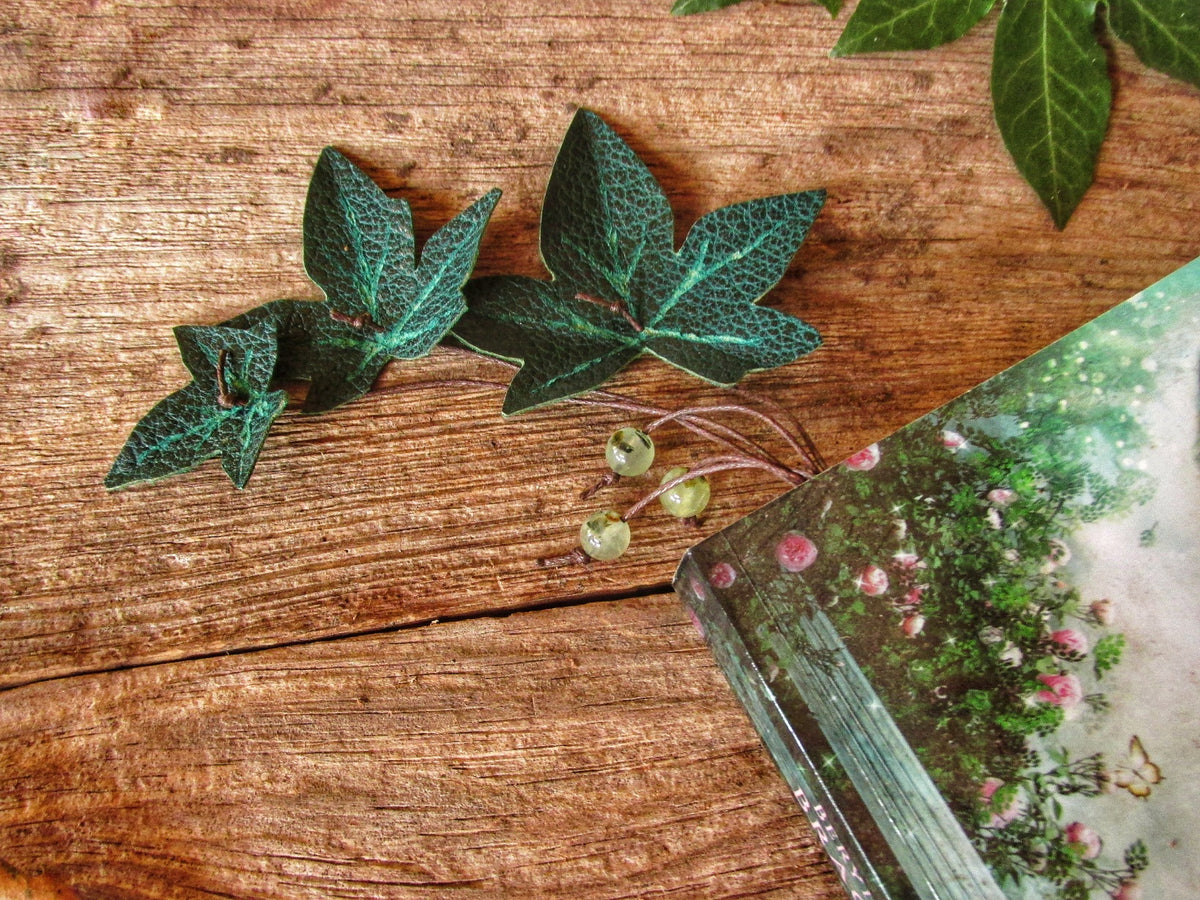 Upcycled Leather Bookmark "Ivy"